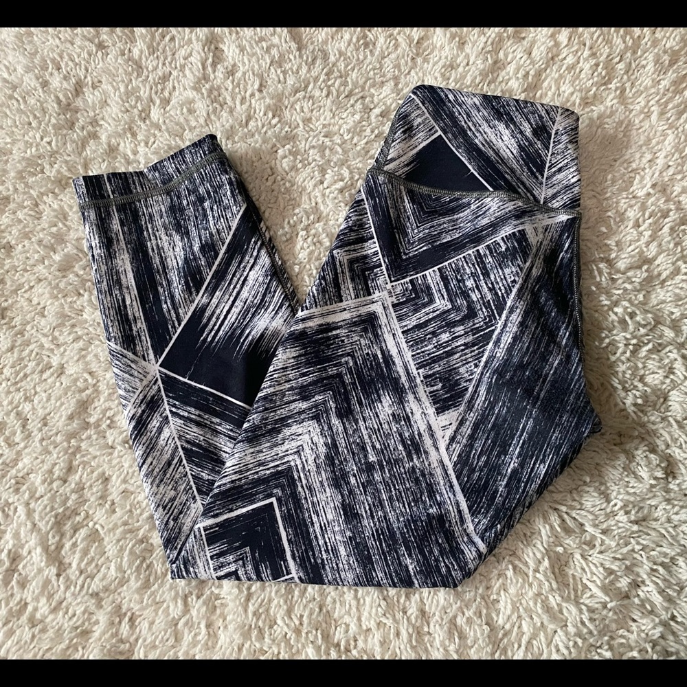 Lululemon Wunder Under Crop II leggings Heat Wave black and white size 4